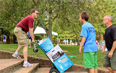 Students moving belongings during freshman move in