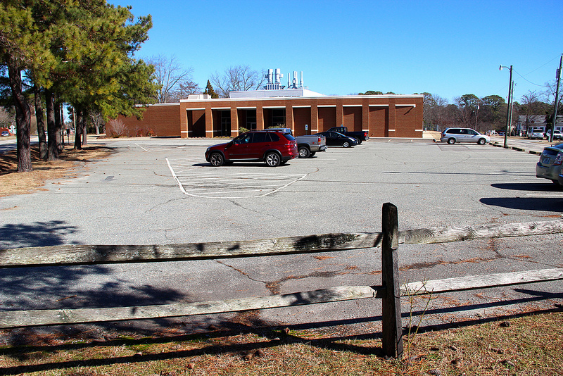 Batten School & VIMS - Triangle Parking Lot