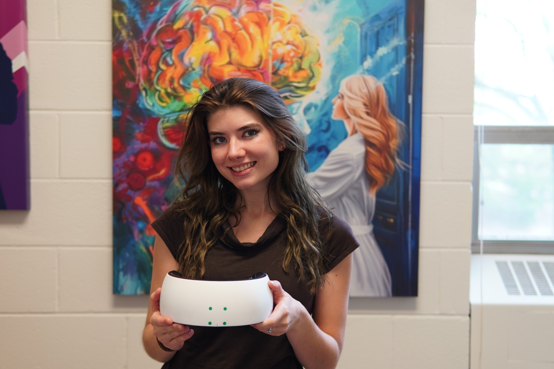 Research with purpose. "I'm really interested in how we can apply research to make people's lives better," says senior 玛丽claire O'Brien, a neuroscience major employing a brain monitoring technique called functional near-infrared spectroscopy, or fNIRS, in her research. (Courtesy photo) 