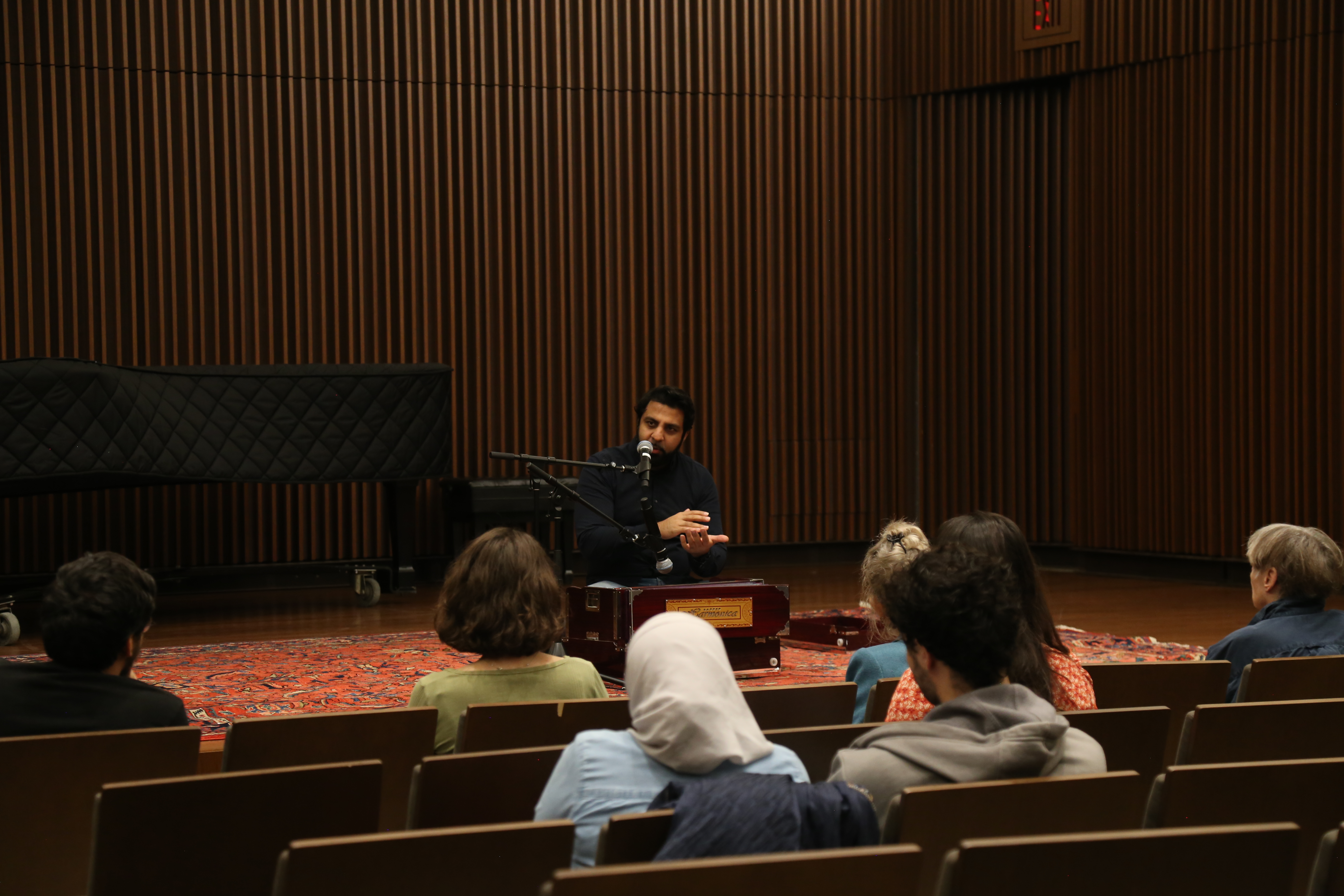 Sonny K. Mehta, artistic director of Riyaaz Qawwali, explains the role of the harmonium in Sufi sacred music during a masterclass in the Comey Recital Hall in William & 玛丽's Music Arts Center Nov. 11. (Photo by Addie Steel)