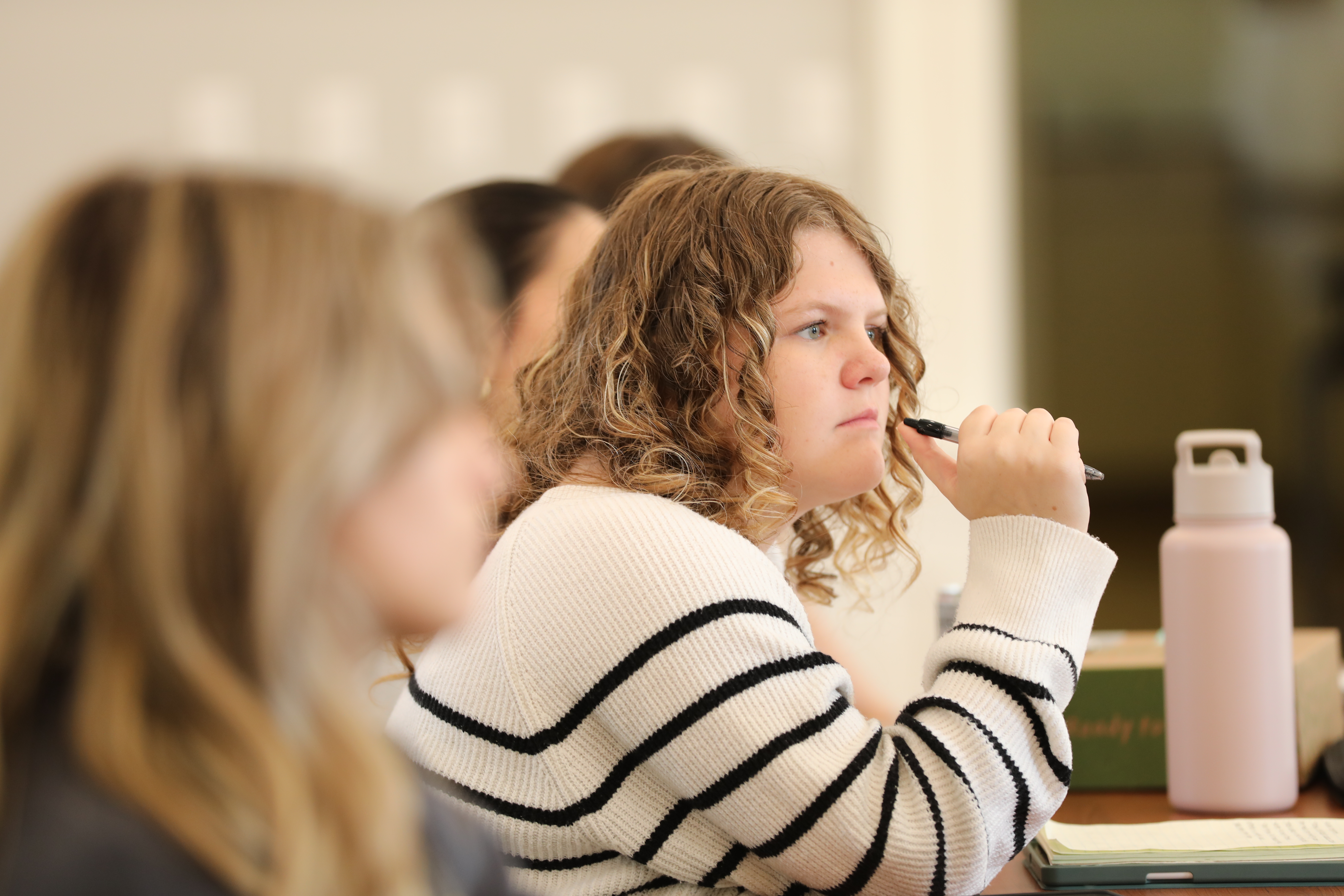 Hannah Sawyer '27, shown here participating in the Sharp Journalism Seminar last October in Blow 201, will travel to New Zealand over spring break to complete reporting on the impacts of gun violence and firearm policy in the country. (Photo by Ted Maris-Wolf)