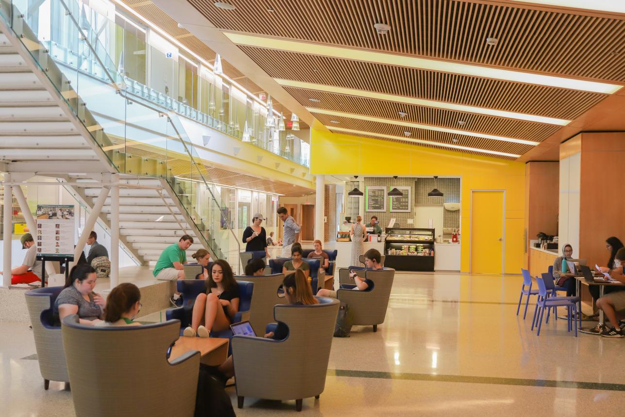 William & 玛丽's ISC3's student lounge and cafe