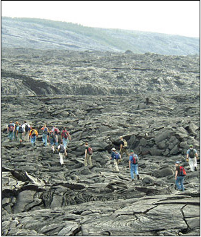William & 玛丽 geologists traversing the lava fields of Hawaii in the Geology 310 course.
