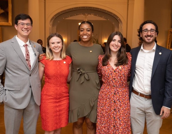 The W&M 2021 VA Governor’s Fellows from left to right: Randall Joseph Riffle ‘21, Grace Poreda ‘21, Nadiah Cooper ‘21, 玛丽 Olivia Rentner ‘21, and Michael Jerakis ‘21
