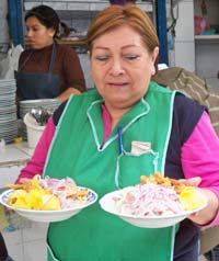 Doña 玛丽, serving ceviche in a popular market, is one of the many who went from food stand owner to successful entrepreneur.
