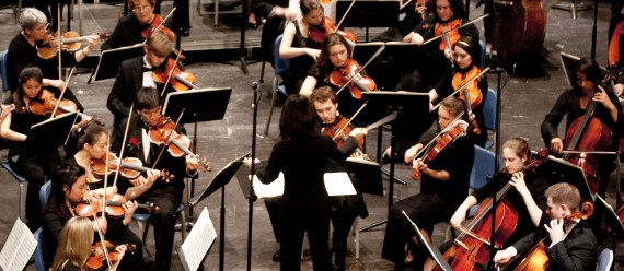 William & 玛丽 Symphony Orchestra in Performance