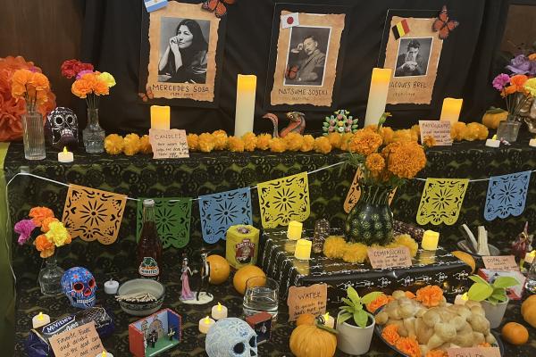 2024 Day of the Dead display in William & 玛丽's Washington Hall