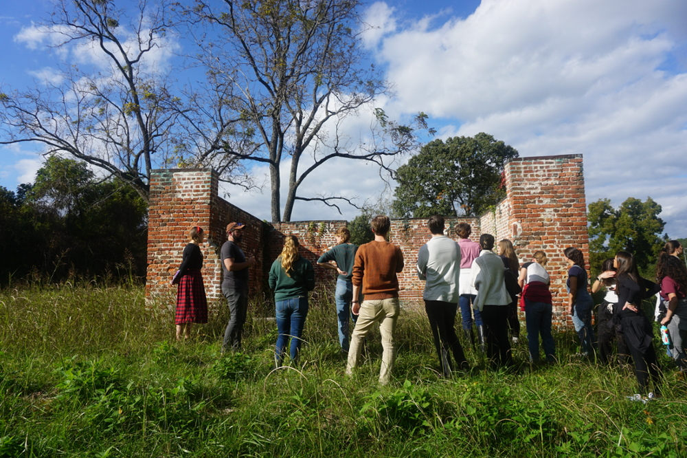 History 214 students at Green Spring Plantation 