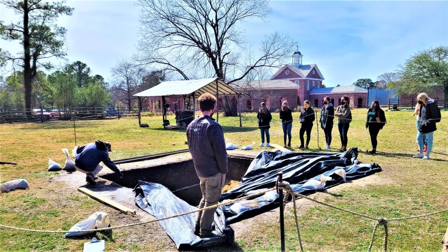 HIST 212-09: The History of Garbage | Colonial Williamsburg Custis Square