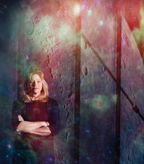 NASA chief scientist Ellen Stofan '83 at NASA Goddard's Visitor Center in Greenbelt, 玛丽land. (Photo by Melissa Golden)