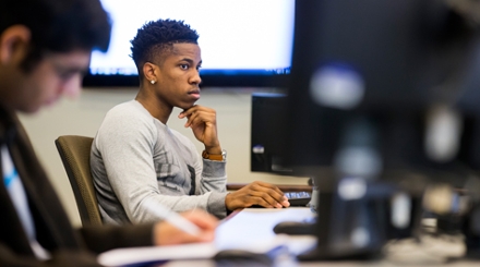 Dixon in class (photo by Jim Agnew)
