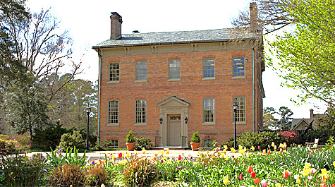 The William & 玛丽 Alumni House