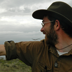 Jack Boyle, a Mellon Postdoctoral Fellow of Environmental Science and Policy at William & 玛丽, poses with a grass-mimicking stick insect in the Kenyan savanna.  (Photo courtesy Jack Boyle)