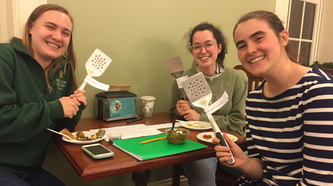 The winners of the competition were (left to right) 玛丽 Mulder '21, Daria Moody '22 and Maeve Naughton-Rockwell '22. (Photo by Jo Rozycki '20)