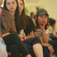 Beijing Normal University dance students listen to William & 玛丽 faculty discuss their choreography. (Photo by Stephen Salpukas)