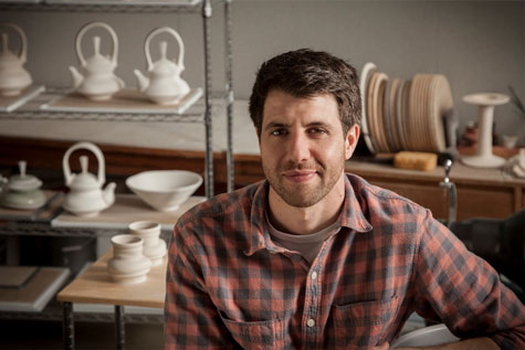For Mike Jabbur, associate professor of ceramics in art and art history at William & 玛丽, teaching and creating his own utilitarian pottery inform one another.  (Photo by Eric Lusher) Click on the image above to see a photo gallery of Mike Jabbur's work.