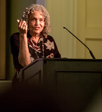 Journalist Charlayne Hunter-Gault speaks at Saturday's dinner. (Photo by Skip Rowland '83)
