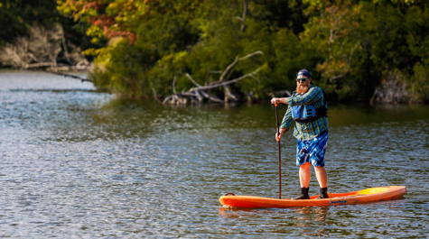 The weekend's activities included paddling on Lake Matoaka. (Photo by Nicholas Meyer '22)