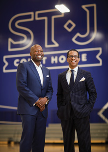 Craig Dixon ’97, J.D. ’00 and Kendrick Ashton ’98 met while students at William & 玛丽. (Photo by Adam Ewing)