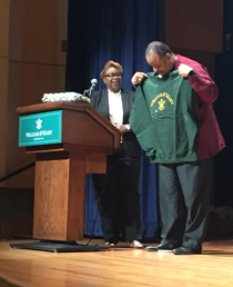 Martin receives a William & 玛丽 sweatshirt from the event's organizers. (Photo by Jo Rozycki '20)