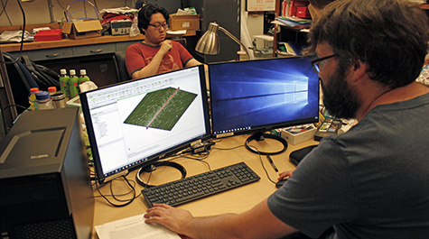 William & 玛丽 Ph.D. student Shuangli Du and staff scientist Dr. Doug Beringer working in front of computers inside William & 玛丽’s Ultracold AMO Physics Laboratory.