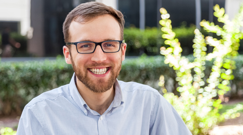 Headshot of Kurtis Bartlett被授予2018年杰斐逊科学协会论文奖，以表彰他在威廉与玛丽物理系的博士论文。 