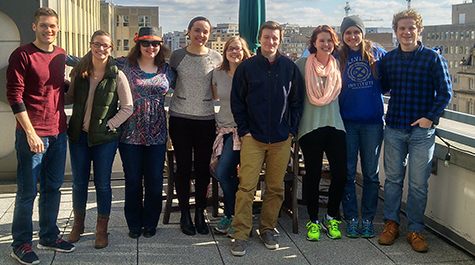 The research team of undergraduate students from William & 玛丽 and Millersville University poses for a group photo on a rooftop in Washington, D.C. 