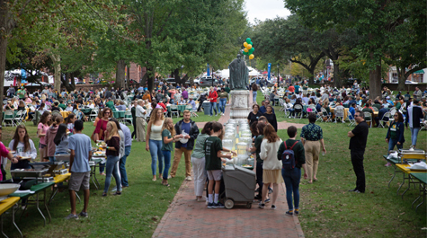 Families fill the Wren Yard for a picnic