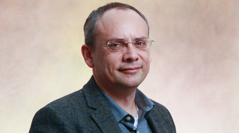 Portrait photograph of Konstantinos Orginos, associate professor in the William & 玛丽 Department of Physics