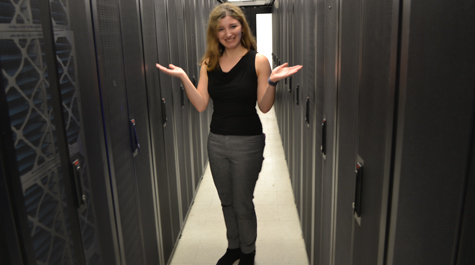 Rachel Oberman stands inside the server room of William & 玛丽’s High Performance Computing cluster.