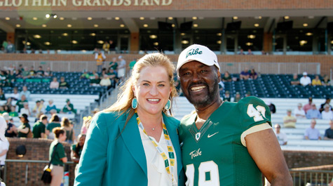 Huge with Warren Winston '72, the first African American scholarship student athlete at William & 玛丽