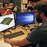 William & 玛丽 Ph.D. student Shuangli Du and staff scientist Dr. Doug Beringer working in front of computers inside William & 玛丽’s Ultracold AMO Physics Laboratory.