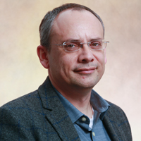 Portrait photograph of Konstantinos Orginos, associate professor in the William & 玛丽 Department of Physics