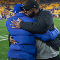 McDermott and Tomlin hug before the game.