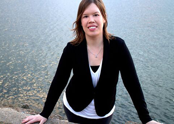 Joanna Schug, associate professor in William & 玛丽’s Department of Psychological Sciences. (Courtesy photo)