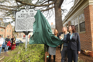 Virginia historical marker W-109 was unveiled at the original site of the Bray School in March, 2019. William & 玛丽 photos by Stephen Salpukas