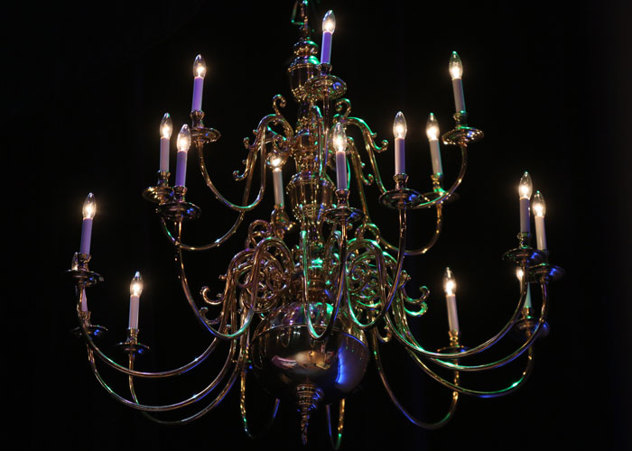 A chandelier's lighting is used to accompany part of the plot line in William & 玛丽 Theatre's production of "The Imaginary Invalid" at Kimball Theater. (Photo by Stephen Salpukas)