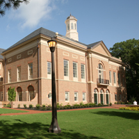 W&M's Raymond A. Mason School of Business on a sunny day