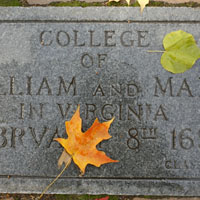 William and 玛丽 etched in stone.