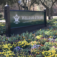 William and 玛丽 campus sign surrounded by spring flowers.