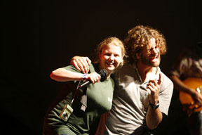Freshman 玛丽 Catherine Hutchinson got on stage with the band Carbon Leaf. By Stephen Salpukas.