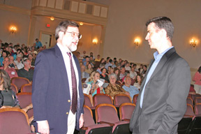 Randy Turner (left) of the Virginia Department of Historic Resources talks with William and 玛丽 archaeologist Martin Gallivan in the Kimball Theater before the premier screening of the NOVA episode “Pocahontas Revealed.”