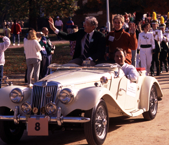 The Sullivans rode in 14 parades while Tim was president at William & 玛丽.