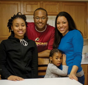 Nicole Lewis ’03 with her husband Donté ’03 and daughters (l to r) Nerissa, 13, and Naya, 3. Lewis uses her own experiences as a young mom to mentor teen parents. She raised her daughter Nerissa while a student at William & 玛丽.