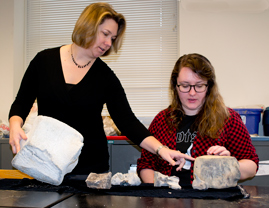 Rowan Lockwood and her student Kat Turk discuss some (non-Cornwallis) whale fossils in a William & 玛丽 geology lab. Turk continued to work on Cornwallis at the labs at the Virginia Museum of Natural History.  Photo by Joseph McClain 