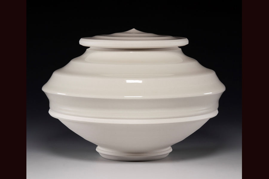 Jar, porcelain, 2018 (Photo courtesy of Mike Jabbur)