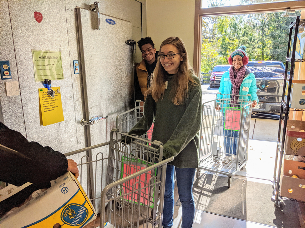 Williamsburg Engagement participants distribute food with the House of Mercy