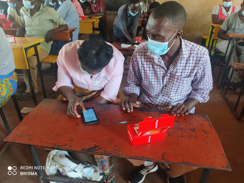 A couple participates in the Livelihoods of Women Program in Blantyre, Malawi in July 2021.
